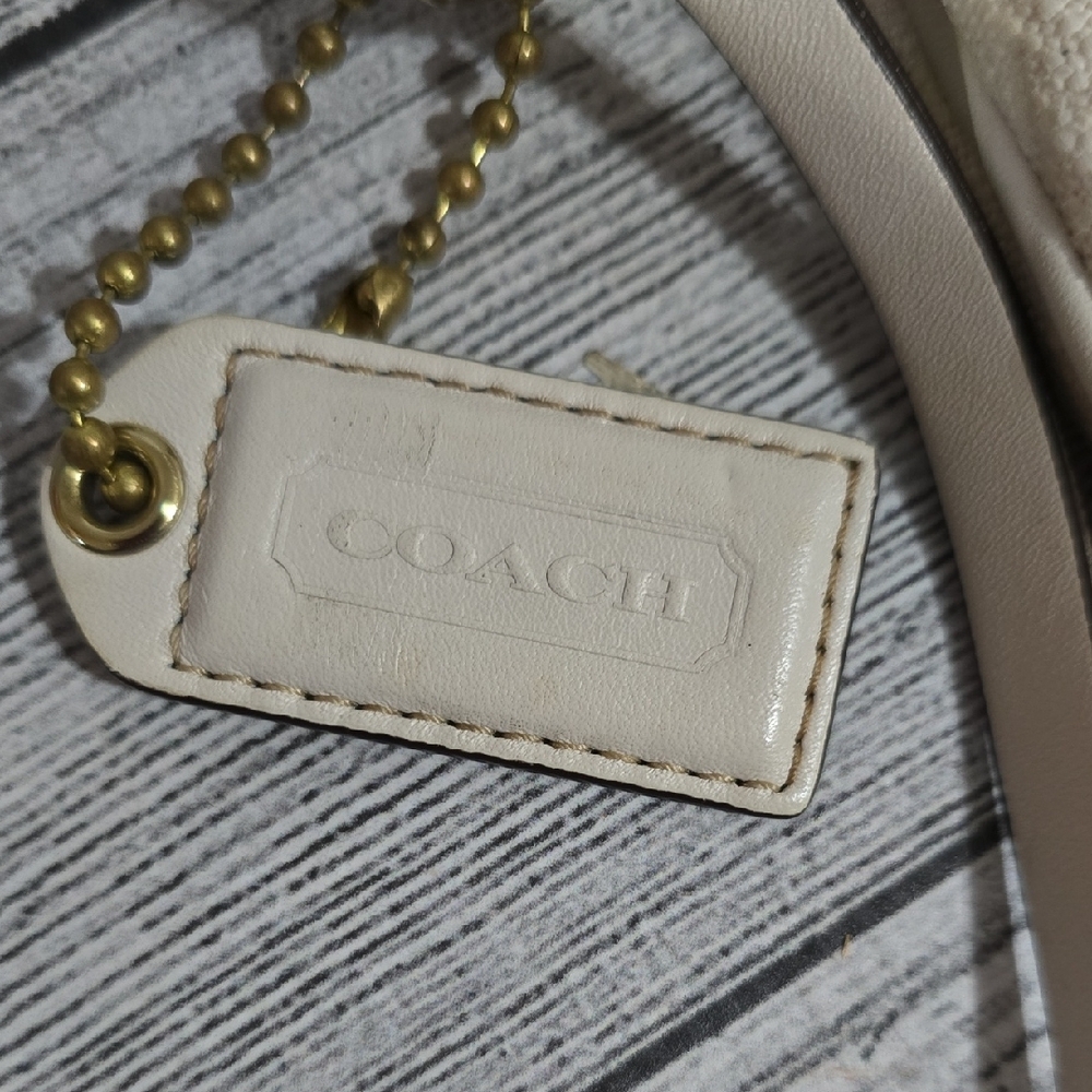 Rare Vintage Coach Cream and Gold Shoulder Bag - Picture 2 of 13